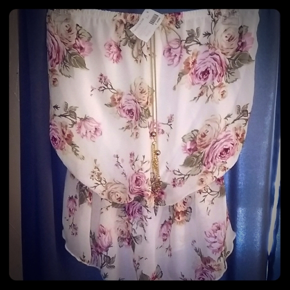 ❤️🎊NWT fun flirty halter top!!🎊 - Picture 1 of 3